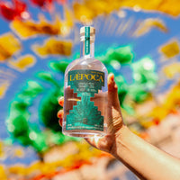 LÆPOCA Mezcal Ensamble Flasche vor Oaxaca-Himmel